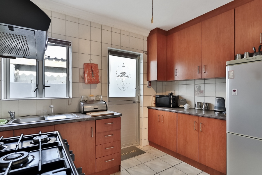 5 Bedroom Property for Sale in Gustrouw Western Cape